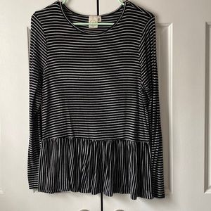 ❗25% off 2❗ Insanely soft black and white long sleeve peplum top